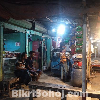 একটি চা ষ্টলের যাবতীয় পন্য সামগ্রী বিক্রি করা হবে।